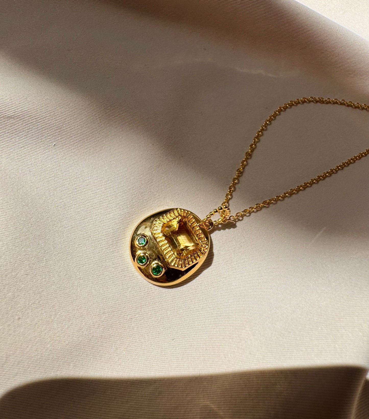 Luster glow pendant