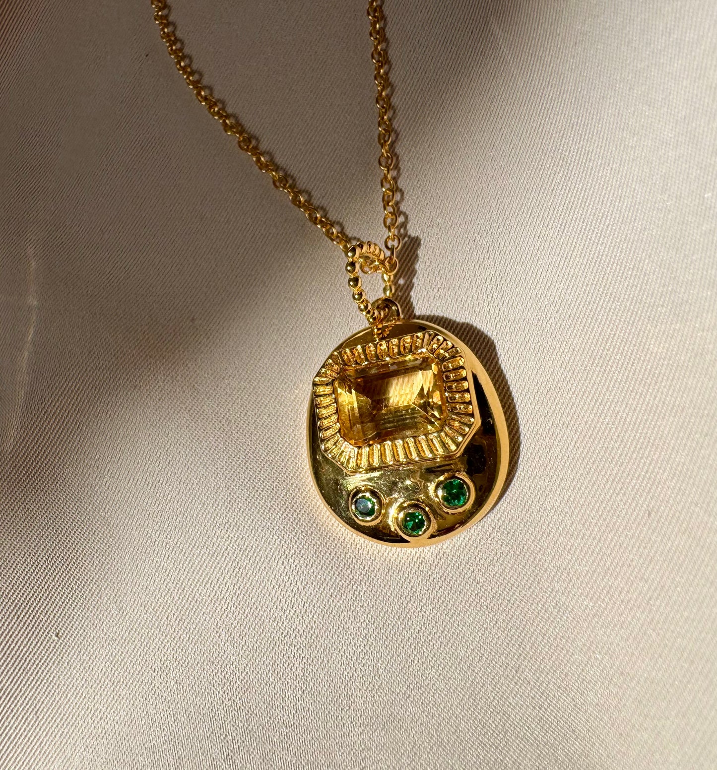Luster glow pendant